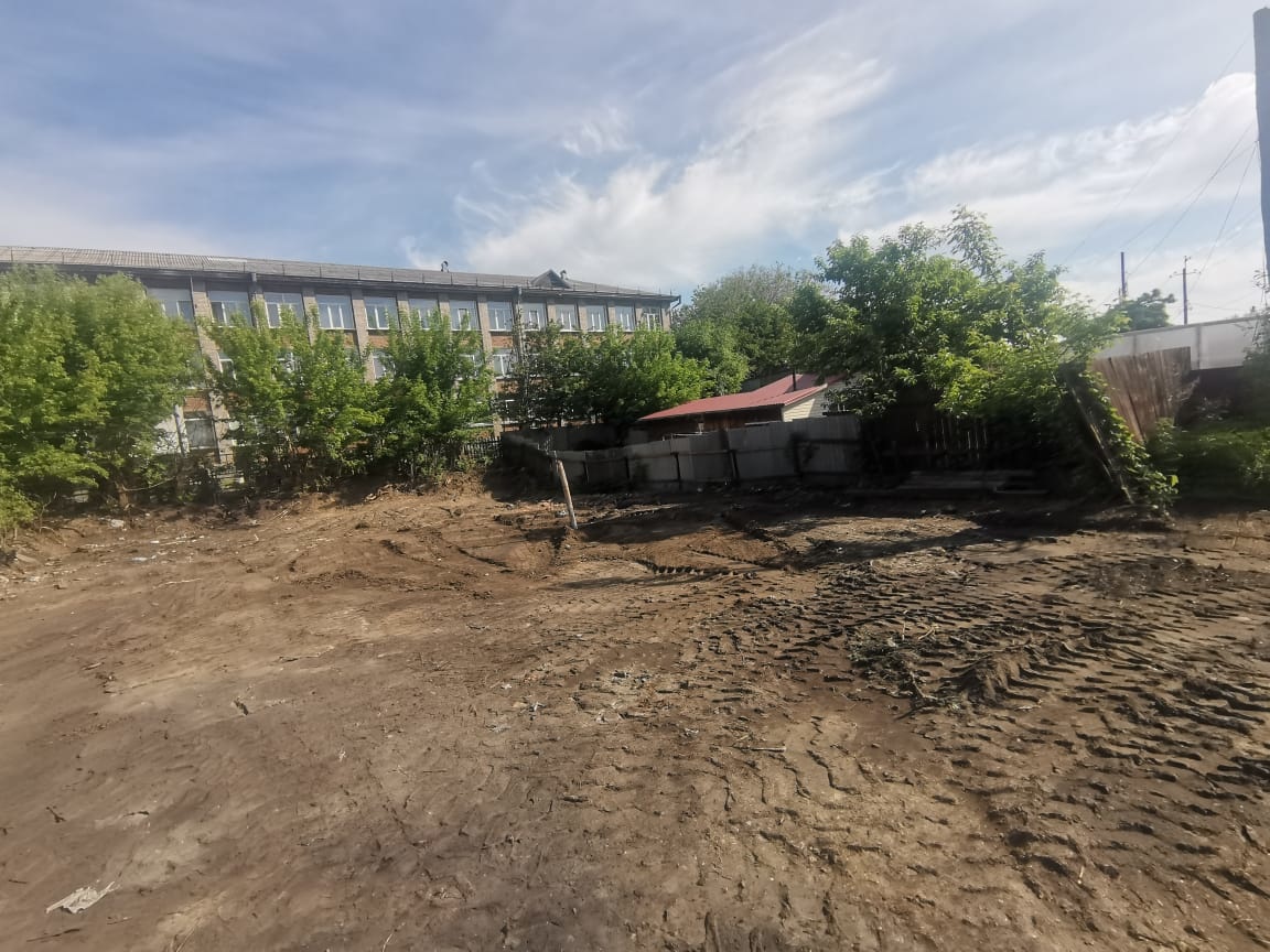 Продам земельный участок, площадью 5 сот! Участок в собственности. Большой плюс, участок очищен от старых застроек, деревьев и пр., что избавляет Вас от затрат времени и средств на очистку участка и позволяет Вам застроить и использовать его так, как нужно Вам! Расположен в тихом, спокойном месте. В