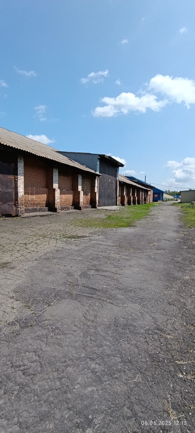 Продам земельный участок , Красная линия , район  Вокзала.
На участке имеется  большое складское  помещение .
Звоните, рассмотрим предложения.
В продаже  2 земельных участка.
