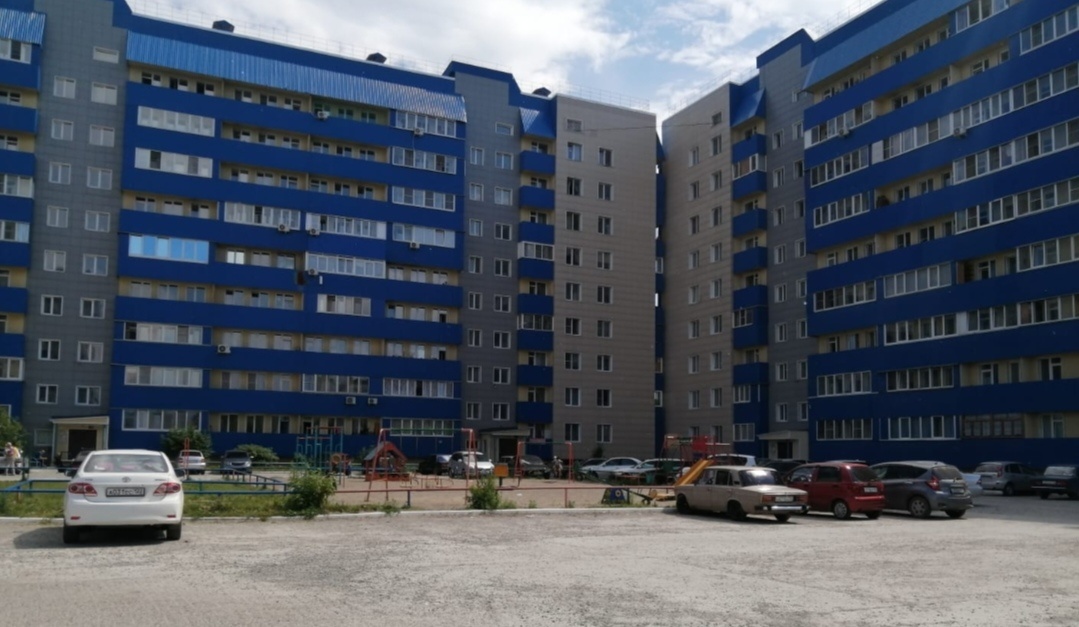 В продаже уютная компактная студия 20 кв. м.  с балконом. 
Санузел совмещённый. 
Удобный средний этаж. 
Востребованный район- Зелёный клин
Балкон утеплён по всему периметру.
 В шаговой доступности:
Гимназия 1, детский сад, ТЦ Ривьера, набережная, магазины разной направленности, остановки автобуса.
Б
