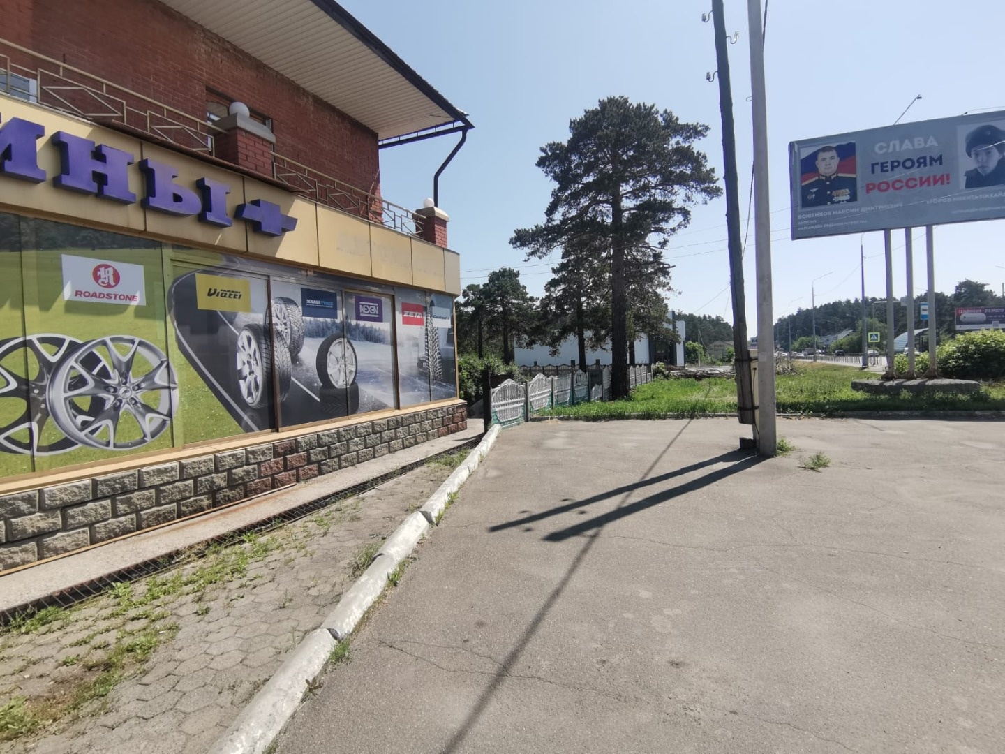 Лучшее предложение!
Предлагаем к продаже отдельно стоящее здание на участке 10 сот. В самом ОЖИВЛЁНОМ месте автодороги «Чуйский тракт» (максимально высокий автомобильный трафик, особенно в тур. сезон, авто едут круглые сутки, как туристы, так и грузовой транспорт!!!) при проезде через г.Бийск. На уч