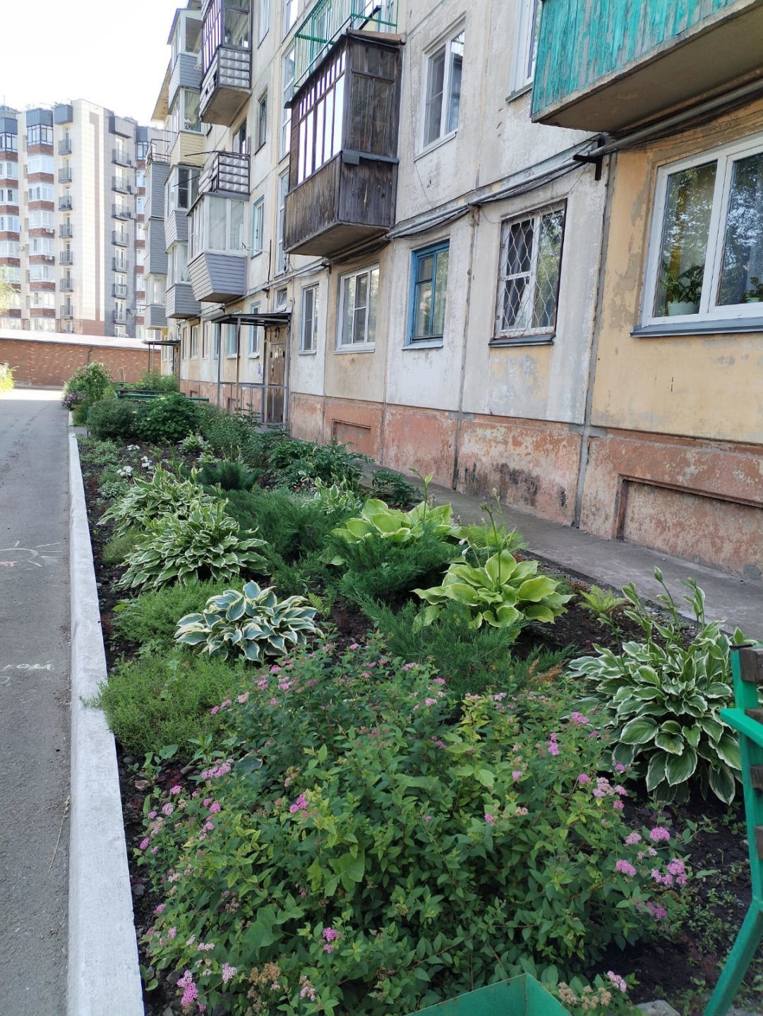 Предлагается к продаже чистая, уютная трёхкомнатная квартира общей площадью 59,3.кв.м., этажность  - 2/5. Расположена в центре нашего города, где есть всё для комфортного проживания семьи – практически во дворе школа №12, рядом детские сады, диагностический центр «Мать и дитя», поликлиника, остановк