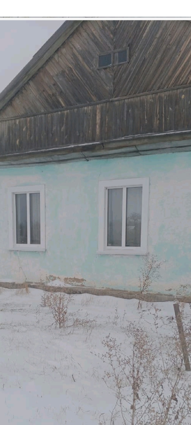 Продается дом в селе Ананьевка.
В доме 3 комнаты и кухня.
Отопление печное.
Вода, слив в доме.
Окна пластиковые.
Во дворе надворные постройки.
Дом подходит под  материнский сертификат.