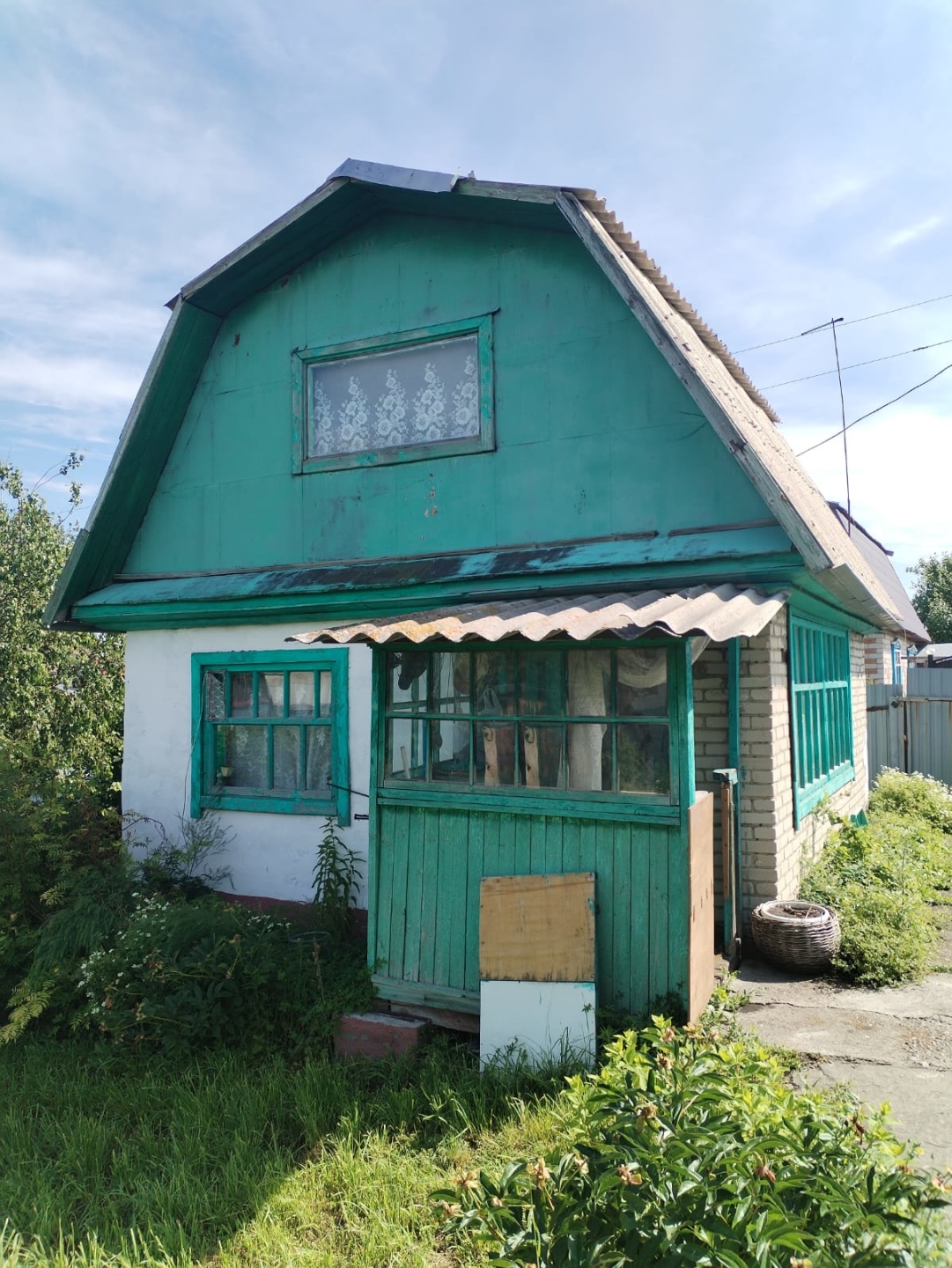 Продам дачу в Шубенке, СНТ «Труженик», 10 соток, двухэтажный дом, баня. Посажены плодовые деревья: яблони, груша, виня, есть виноград, смородина, малина, виктория. Разбит цветник. Недалеко от города, рядом речка, свежий воздух, очень хорошее место для отдыха с детьми.