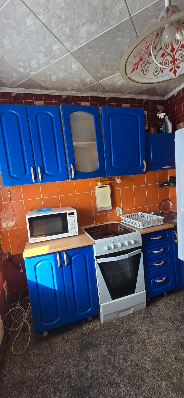 Предлагается к продаже Светлая, Теплая, Уютная, 2-х комнатная квартира, в кирпичном доме, что является несомненным плюсом! 
Выполнен косметический ремонт:
* Установлены окна ПВХ, которые обеспечивают отличную шумоизоляцию и сохраняют тепло.
* Имеется вместительная кладовая, что является большим плюс