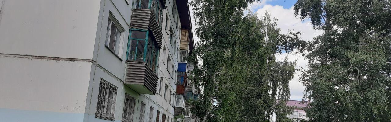 Продам 1- ную квартиру, теплая, светлая в квартире заменены стояки в комнате на кухне и в ванной комнате,установлены хорошие современные радиаторы отопления зимой тепло. в квартире качественные пластиковые окна,Балкон застеклен. Никто не прописан. Без обременений. Развитая инфраструктура: рядом мага