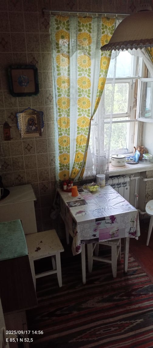 Эксклюзивный вариант!

     Вашему вниманию представлена уютная, просторная, тёплая 2-х комнатная квартира в трехэтажном кирпичном доме «Сталинка»! Такие дома характеризуется монументальностью, высокими потолками (от 3 метров), большими площадями квартир, метровой толщиной стен, использованием кирпи