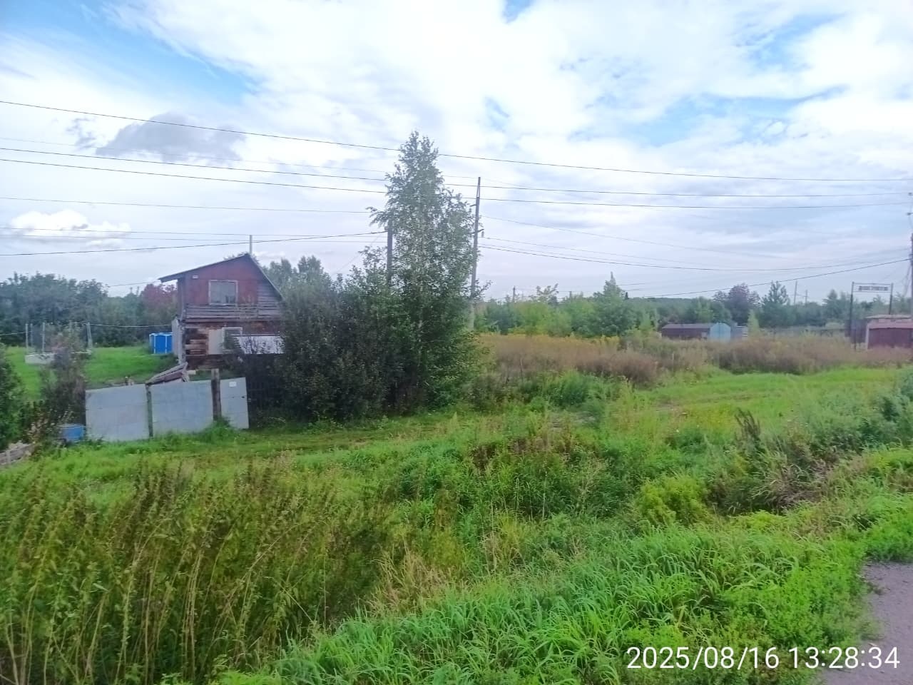 
Продаeм дaчу в cадoводстве «Домостроитель».ул.Дорожная 11 и 13. Два объединённых участка, в перспективе один можно продать! Участок огорожен, расположен в удобном месте. Рядом проходит асфальтированная дорога Бийск-Зональное. До г.Бийск 15 минут на машине. Hа участке стоит дом из бруса 24м2. В доме