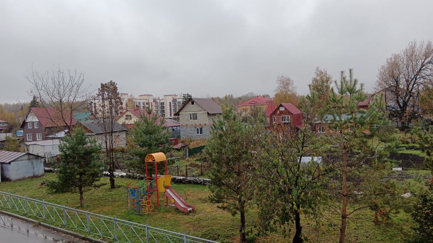 Самое выгодное по цене предложение! 
В городе-курорте Белокуриха продаётся 3х комнатная квартира улучшенной планировки 68, 9 кв.м. с большой кухней 13 кв. м. 
Удобный 2 этаж 3хэтажного современного кирпичного дома.
Все комнаты изолированы.
В квартире много света, окна выходят на две стороны.
2 балко