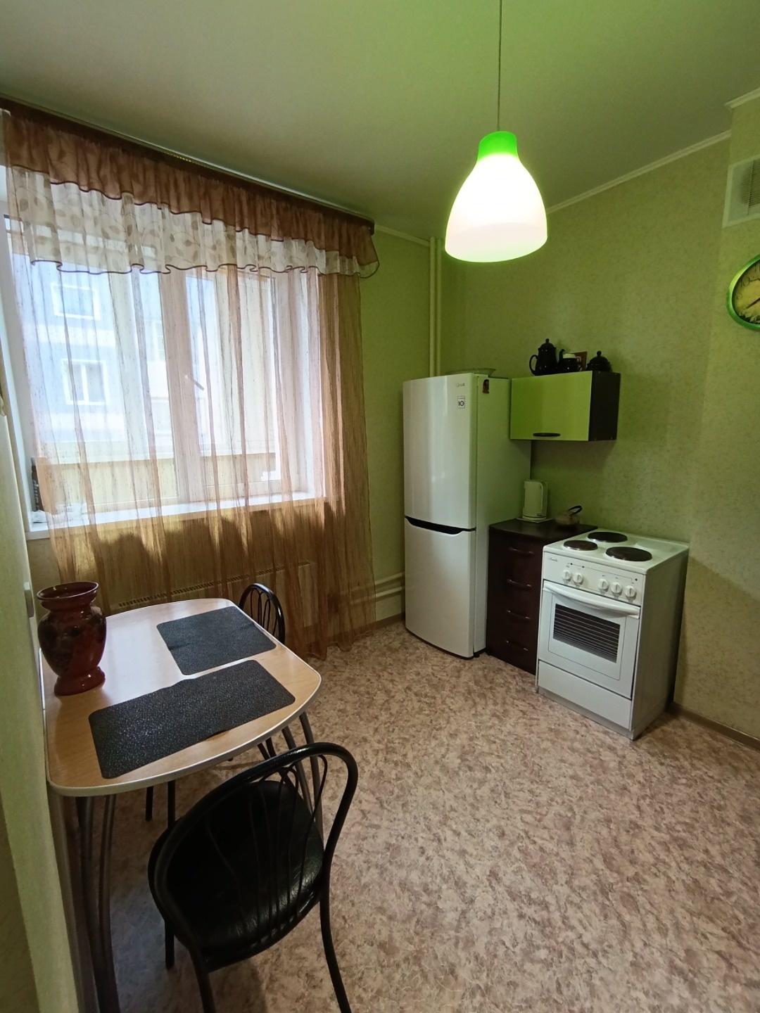 Предлагается к продаже отличный вариант!!!
Квартира расположена в Приобском районе города, рядом остановка Теплицы.
Район с развитой инфраструктурой, рядом школа и Лицей, детский сад, магазины, спортивный комплекс Заря, лес, река Бия, пляж, остановка транспорта.
Просторная 3х комнатная квартира,  ко