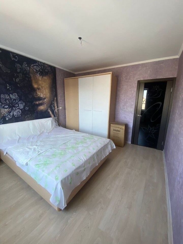 ПРОДАМ ОТЛИЧНУЮ , ПРОСТОРНУЮ , СВЕТЛУЮ ДВУХКОМНАТНУЮ КВАРТИРУ !!!
В квартире сделан качественный ремонт - ЗАЕЗЖАЙ И ЖИВИ !!!
Соседи порядочные , подъезд после ремонта , лифт новый , придомовая территория ухоженная , парковочные места для вашего авто .
В шаговой доступности вся развитая инфраструктур