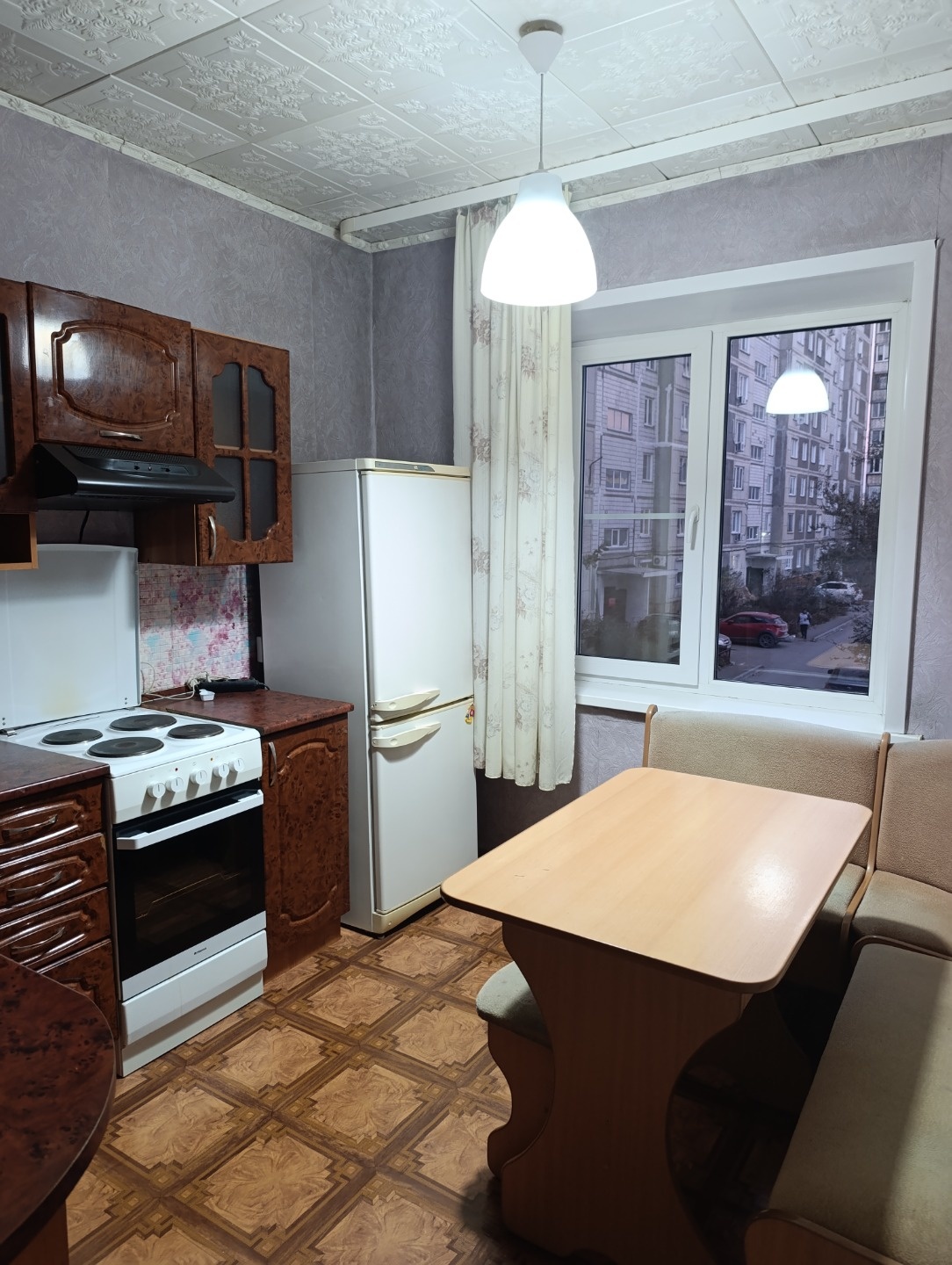 Предлагается к продаже квартира в самом востребованном районе города, на Зелёном клину.
Район с развитой инфраструктурой, в шаговой доступности школа и детский сад,  Гимназия, школа, ТЦ Ривьера, Фитнес клуб Апельсин, парк отдыха, река Бия, пляж, магазины, остановки транспорта, удобная транспортная р