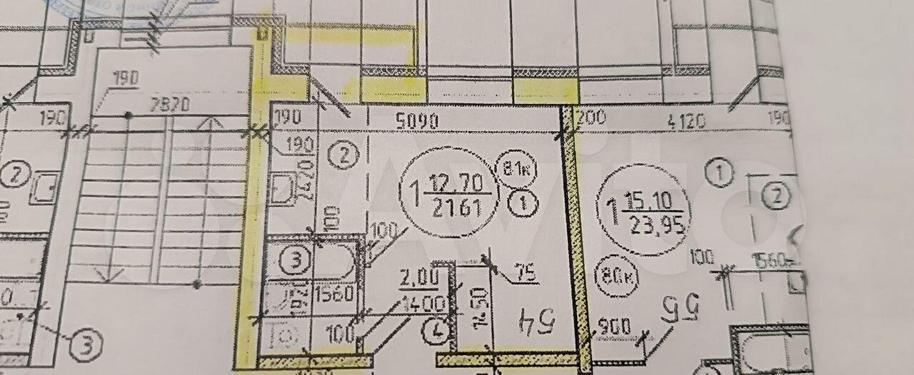 Один взрослый собственник. Без обременений. Никто не прописан.Услуги риэлторов не интересны.