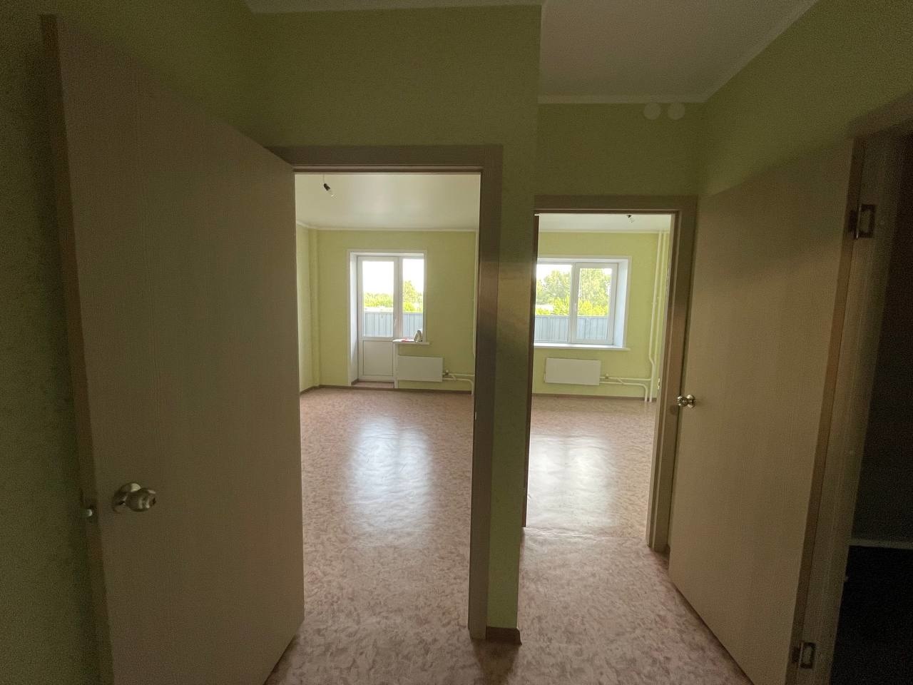 Продам отличную однокомнатную квартиру ( НОВОСТРОЙ ) есть АЛЬТЕРНАТИВНЫЙ ВАРИАНТ ПОД 6% до конца ДЕКАБРЯ !!!
Квартира от застройщика !!!
Окна пластик , полы линолеум , потолки натяжные , межкомнатные двери !
В шаговой доступности вся развитая инфраструктура ( школа , детские сады , магазины , остано