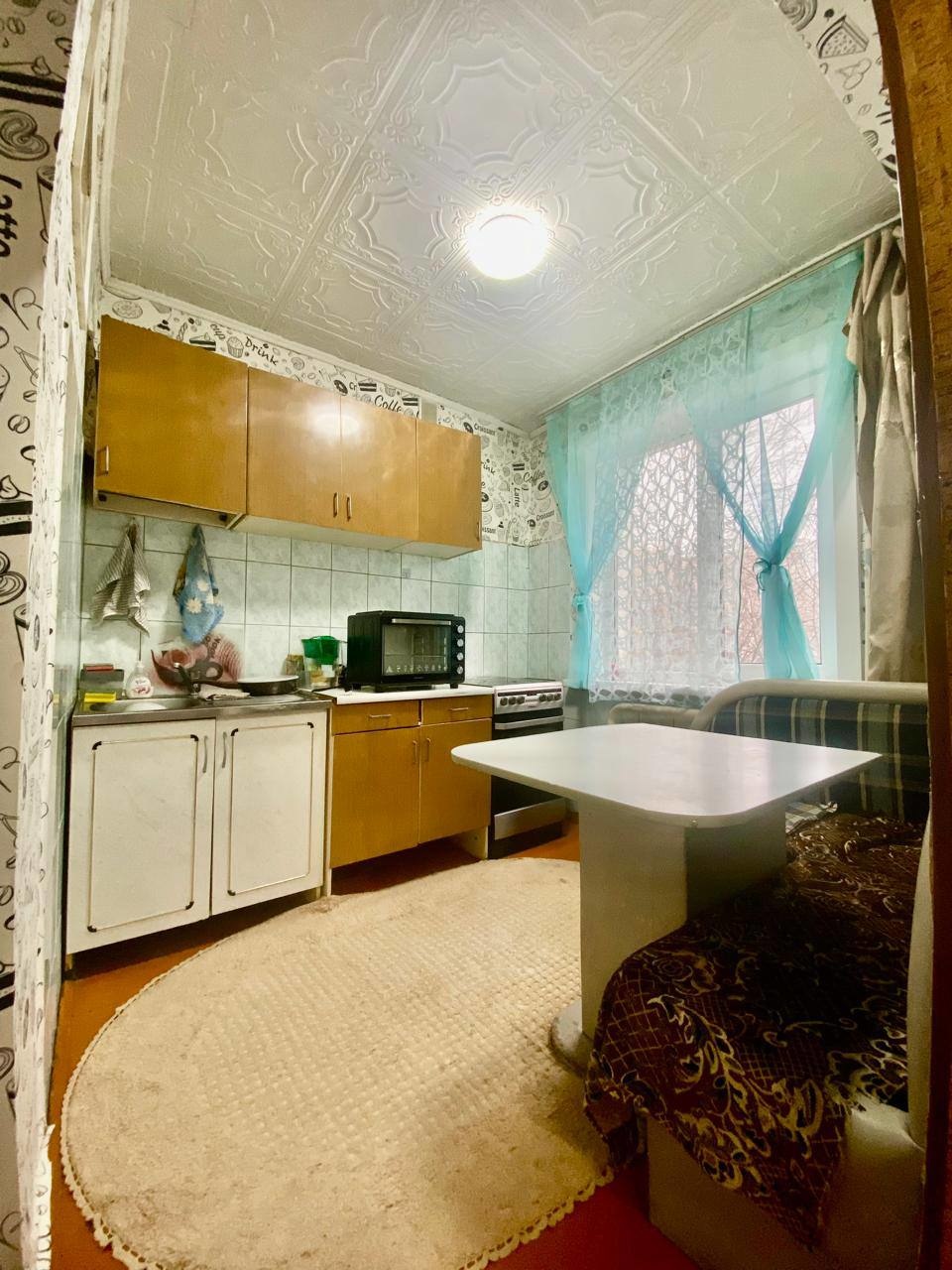 Продам ОТЛИЧУЮ ОДНАКОМНАТНУЮ КВАРТИРУ С БАЛКОНОМ !!!
Дом расположен в самом востребованном районе города ( ТАБАЧКА ).
В квартире есть балкон , стены, пол, потолки ровные , окна пластик .
Санузел совмещен ,квартира не угловая .
Соседи порядочные ( звукоизоляция отличная ), подъезд чистый , придомовая