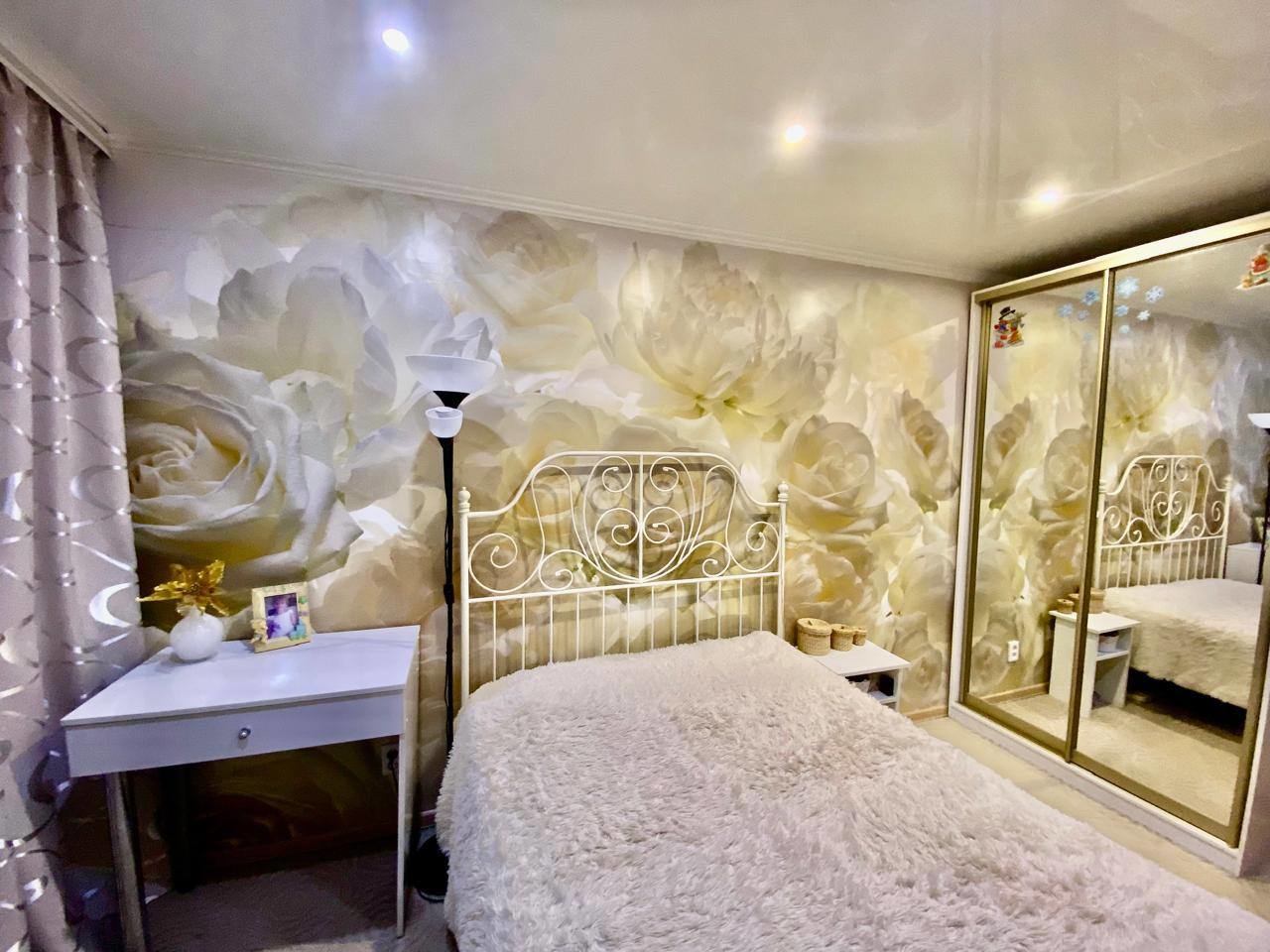 ПРОДАМ ТЕПЛУЮ , УЮТНУЮ - ТРЕХКОМНАТНУЮ КВАРТИРУ УЛУЧШЕНОЙ ПЛАНИРОВКИ !!!
Дом расположен в отличном районе города , в шаговой доступности ( Дом Культуры , детские сады , школа , магазины ,
остановки общественного транспорта , больница и многое другое ......).
ВСЕ ЧТО НУЖНО ДЛЯ КОМФОРТНОГО ПРОЖИВАНИЯ 