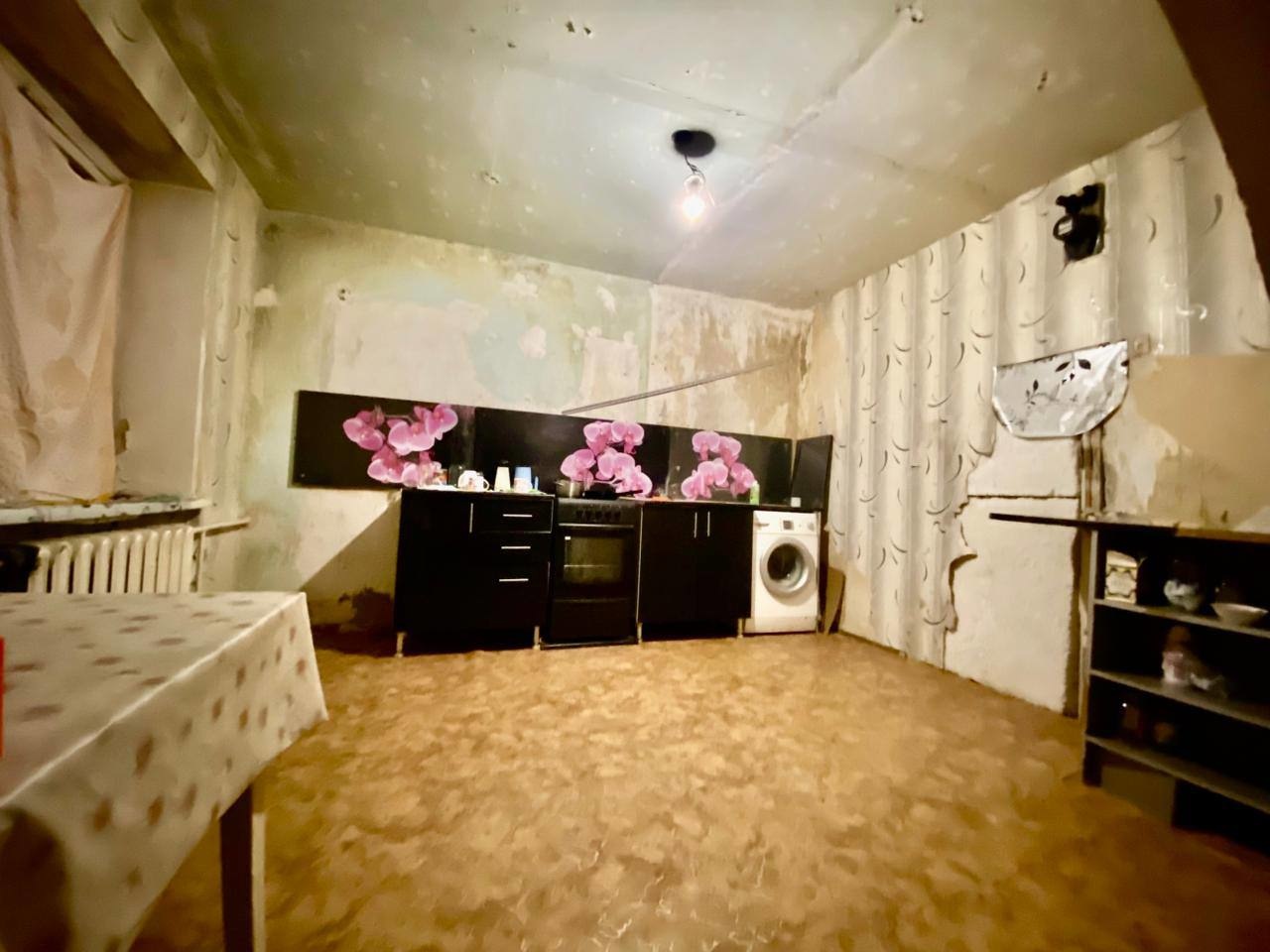 СРОЧНАЯ ПРОДАЖА ПРОСТОРНОЙ КВАРТИРЫ В ПЕРВОМАЙКЕ !!!
КВАРТИРА ПОД РЕМОНТ !!! Цена в связи этого занижена !!!
Удобное расположение комнат , просторный коридор , санузел совмещен .
Соседи по площадке порядочные , семейные ( АЛКОГОЛИКОВ НЕТ )!!!
Просмотры в любое удобное время для вас !!!
Все сделки за