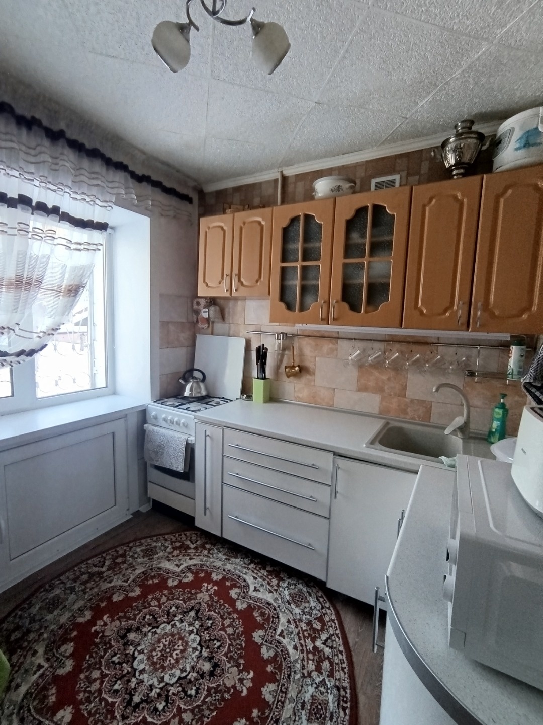 Предлагается к продаже  квартира в самом востребованном районе города, квартал АБ.
Район с развитой инфраструктурой, рядом школа, Лицей, детский сад, остановка транспорта, магазины, торговые центры.
В шаговой доступности Планетарий, картинг клуб, СК Заря, сосновый бор, парк , река Бия, др.
В квартир