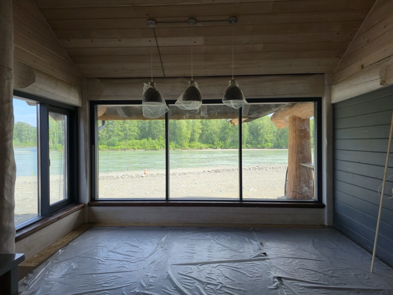 К ПРОДАЖЕ ПРЕДСТАВЛЕН ОТЛИЧНЫЙ ДОМ ИЗ ЭКОЛОГИЧЕСКОГО БРЕВНА ( КЕДР )!!!
В центре Горного Алтая на берегу Катуни !!! Медвежий угол один из самых востребованных мест на Алтае .
Коттеджный поселок возводиться в единой архитектурной концепции .
25 км до любой точки ( Бирюзовая Катунь ,Горный Алтай , Аэр