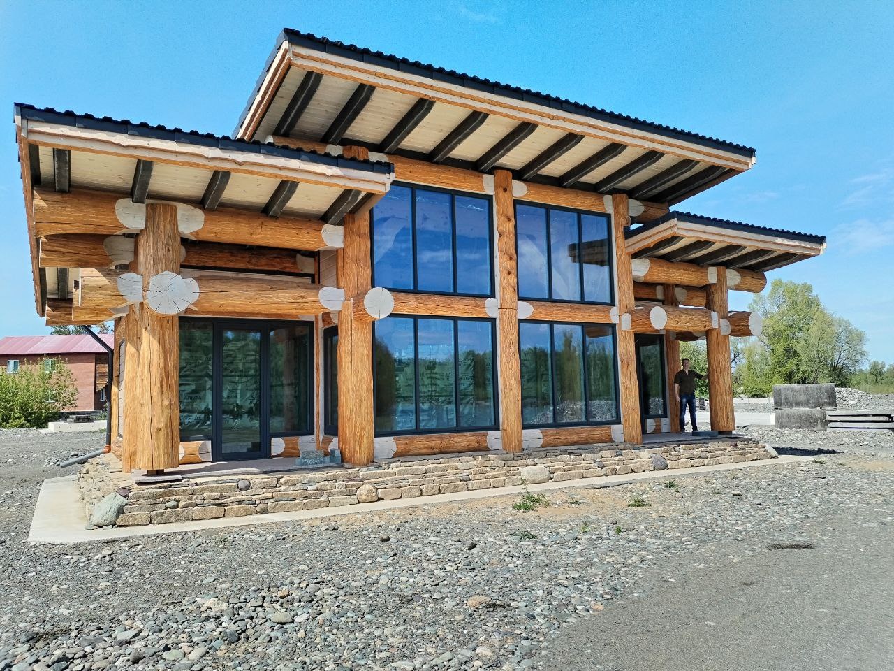 К ПРОДАЖЕ ПРЕДСТАВЛЕН ОТЛИЧНЫЙ ДОМ ИЗ ЭКОЛОГИЧЕСКОГО БРЕВНА ( КЕДР )!!!
В центре Горного Алтая на берегу Катуни !!! Медвежий угол один из самых востребованных мест на Алтае .
Коттеджный поселок возводиться в единой архитектурной концепции .
25 км до любой точки ( Бирюзовая Катунь ,Горный Алтай , Аэр