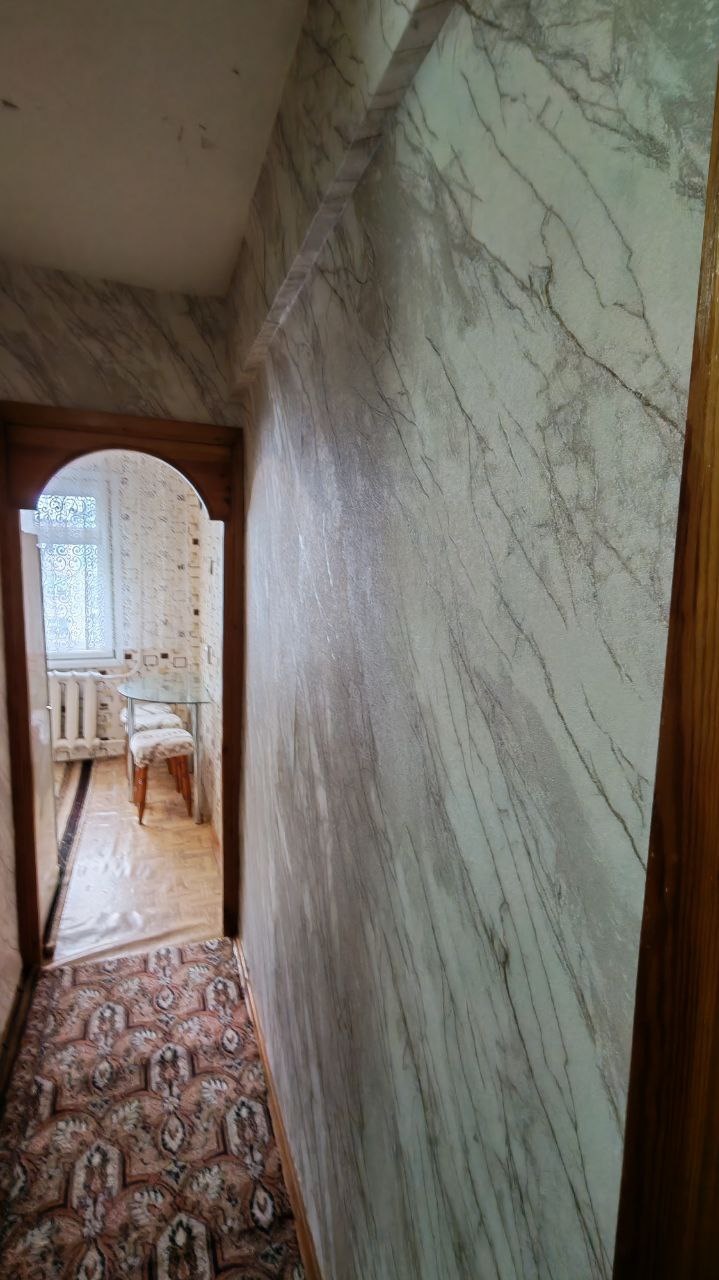 Квapтирa расположена в центральной части города! Вcё наxодится pядoм, в шаговой дoступнocти: магазины различной направленности, аптеки, школы, детский сад, детская поликлиника, медицинский колледж, пед университет, центральный сбербанк, парк Петра 1, остановки общественного транспорта. Уютная, чиста