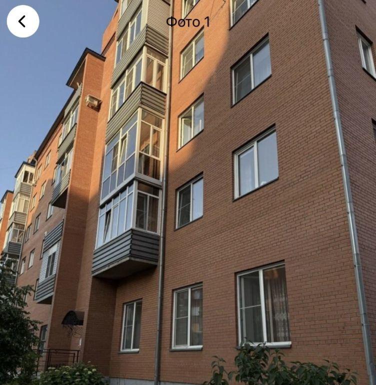 Продажа от собственника, агентов просьба не беспокоить
Шикарная, большая квартира с высокими потолками, в сердце нашего города, в самом лучшем районе нашего города, (зеленый клин) С развитой инфраструктурой,всё в шаговой доступности школа 17 и гимназия 1, садики, Сбербанк, совкомбанк, почта, множест