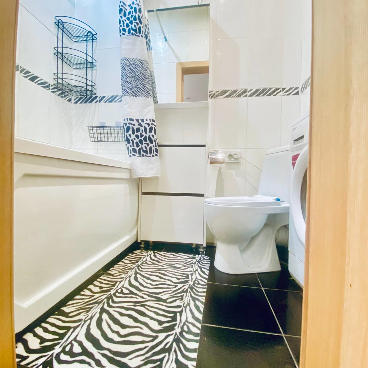 К продаже представлена - УЮТНАЯ , ТЕПЛАЯ , КОМПАКТНАЯ КВАРТИРА ( СТУДИЯ )!!!
Дом расположен в самом востребованном районе города ( кирпичный ).
В квартире сделан хороший ремонт ( пол ламинат , натяжные потолки , обои ).
Вместительная лоджия со встроенным шкафом , застеклена , утеплена .
Соседи все п