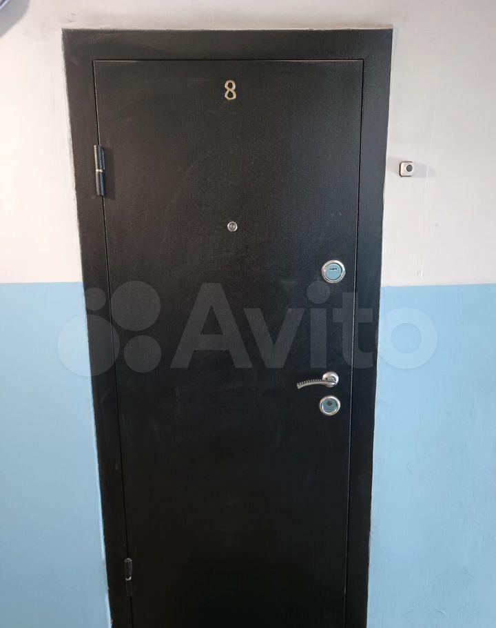 Без лишних громких слов. Обычная квартира в пятиэтажке. Дом кирпичный, квартира теплая. Соседи спокойные в основном пенсионеры.