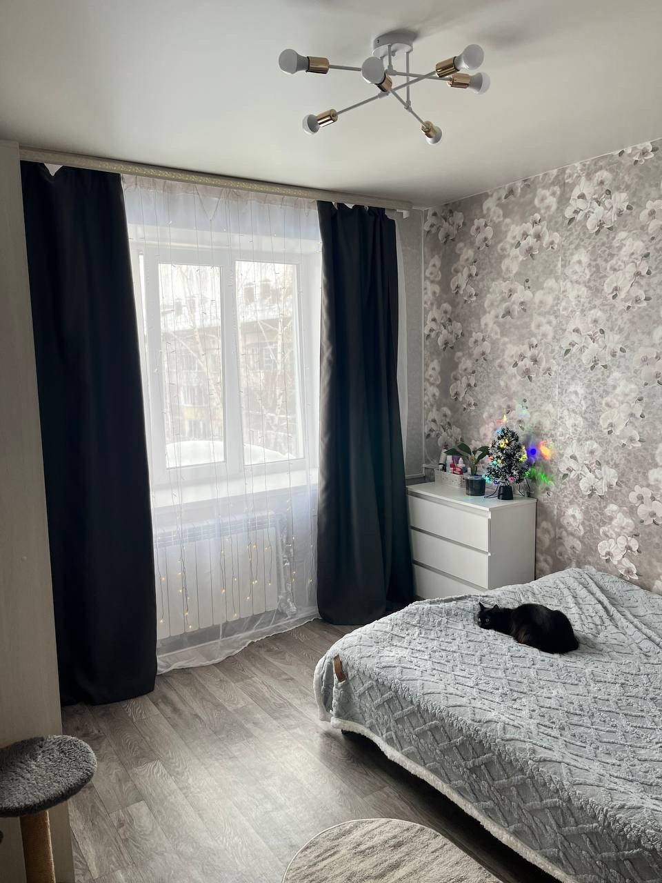 ⚫️квартира продается полностью с мебелью и техникой(продажа в связи с переездом в другой город)
⚫️полностью заменено отопление,дорогие качественные радиаторы,новые стояки
⚫️в зимний и демисезонный период в квартире тепло,+25 градусов, в морозы температура выше
⚫️проводка по ГОСТу, медная
⚫️за кварти