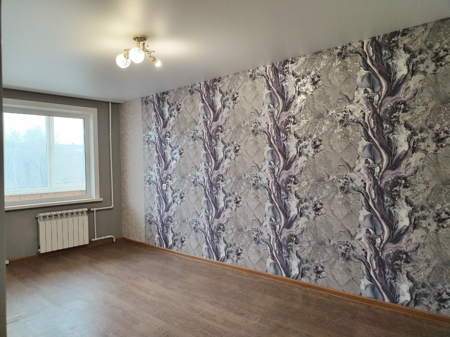 К продаже представлена однокомнатная квартира в панельной пятиэтажке оснащенной электроплитами. Отличная локация дома, самый востребованный район нашего города, вся инфраструктура в шаговой доступности: школы, детские сады, АГГПУ им. В.М Шукшина, медицинский колледж, магазины, ТЦ «Воскресенье», Петр