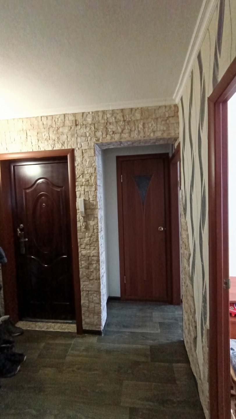 Предлагается к продаже отличный вариант!!!
Квартира расположена в центральной части Приобского района, остановка Выставочный зал.
Удобное расположение дома, вдали от дороги.
Район с развитой инфраструктурой, рядом школа, детский сад, стадион Юбилейный, бассейн Дельфин, остановка транспорта, торговые