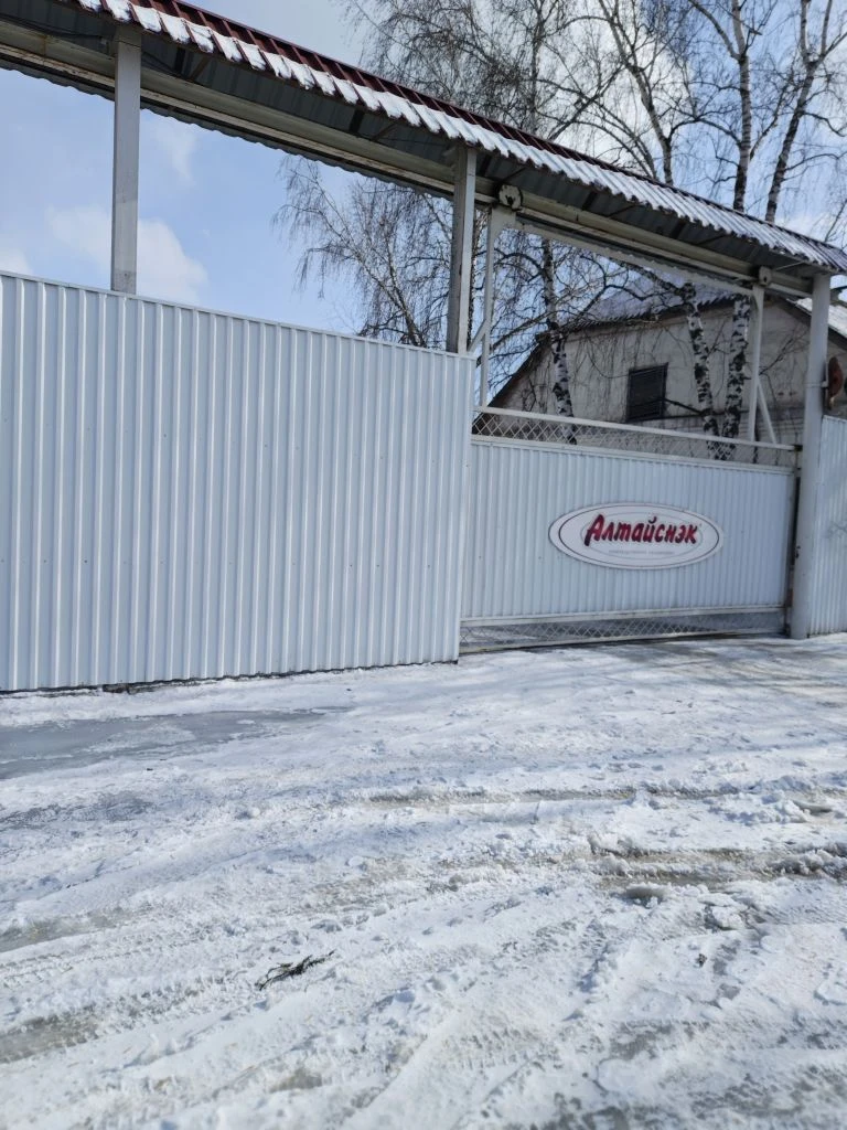 ПРОДАМ ПРОИЗВОДСТВЕННУЮ БАЗУ .
Ангар около 949.1м2.
Рядом ОФИСНОЕ ПОМЕЩЕНИЕ - 180 м2 ( под ремонт ).
Закрытая территория ( АЛТАЙСНЕК ) .
Удобное расположение , ОТЛИЧНЫЙ ТОРГ ПРИ ОСМОТРЕ !!!
РАССМОТРИМ ЛЮБОЙ ВИД РАСЧЕТА - ВОЗМОЖНА АРЕНДА С ВЫКУПОМ !!!
ПРОСМОТР ОБЪЕКТА КАЖДЫЙ ДЕНЬ С 9.00 до 19.00