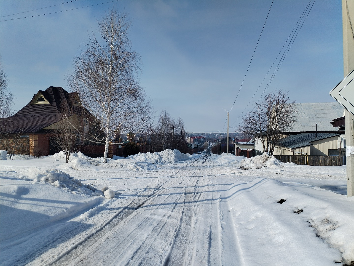 Выставлен на продажу земельный участок в городе курорте Белокуриха известном с 1867 года своими лечебными радоновыми источниками, мягким климатом и целебным воздухом. Это «Жемчужина Сибири», предлагающая круглогодичное санаторно-курортное лечение, горнолыжный отдых (сезон: декабрь-апрель) и живописн