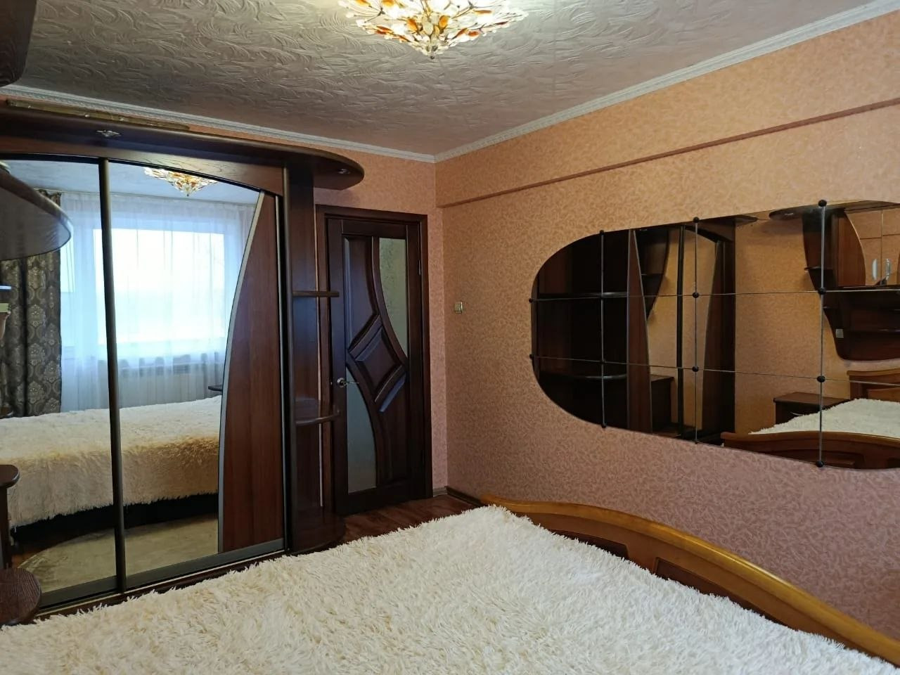 
Продаётся уютная квартира, в объятиях природы! ❤️
Дорогие друзья, с теплом в сердце предлагаем Вам нашу любимую просторную трёхкомнатную квартиру улучшенной планировки, с мебелью, в тихом, зелёном районе, окружённом хвойным лесом. Из окон открывается завораживающий вид на шикарную красавицу-реку Би