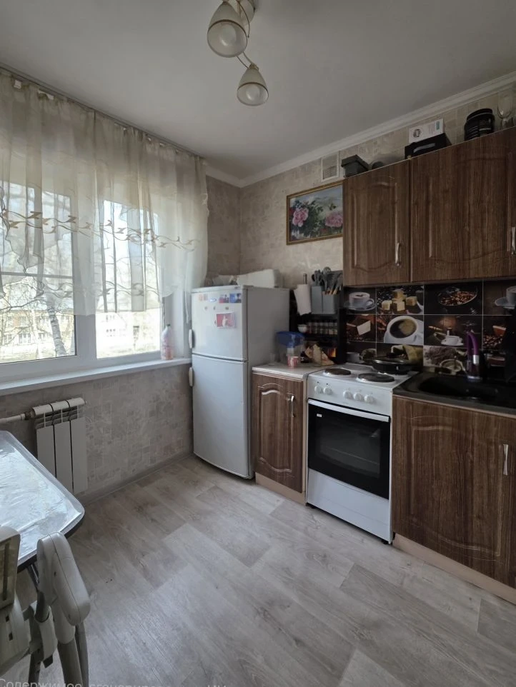 Предлагается отличный вариант двухкомнатной квартиры в Центре города! Квартира общей площадью 49 квм расположена на третьем этаже панельного пятиэтажного дома!

Удобная планировка квартиры, все комнаты изолированные, имеется вместительная гардеробная.
В квартире заменены окна, система отопления, раз