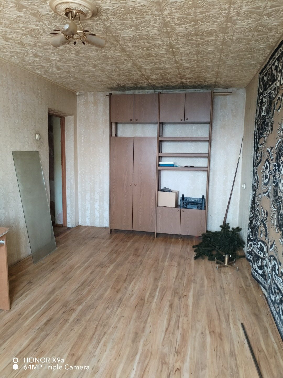 Продается квартира в самом востребованном районе города. Квартира расположена в кирпичном доме на пятом этаже, крыша шатровая, поэтому этаж-это только плюс. В квартире установлены пластиковые окна, остальное под ремонт. Цена квартиры позволит Вам сделать ремонт по своему вкусу.